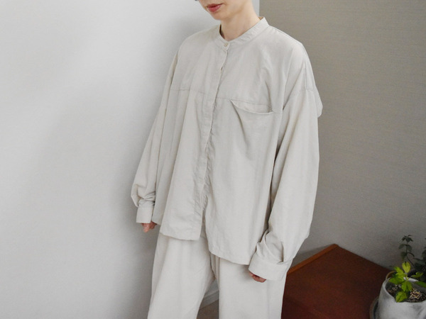 外時間が楽しみになる、隠れメッシュで快適に過ごせるバンドカラーシャツ[PR]