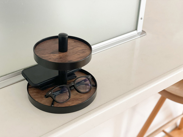 Ordreの「飾りながら収納できる 2段ツリー」で、夫婦お揃いのアクセサリーディスプレイを。[PR]