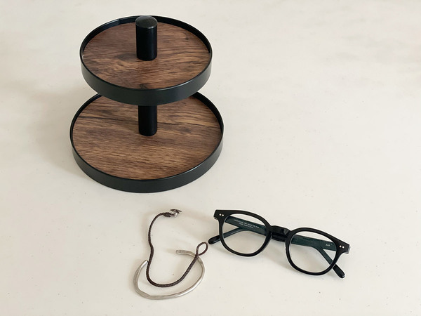 Ordreの「飾りながら収納できる 2段ツリー」で、夫婦お揃いのアクセサリーディスプレイを。[PR]