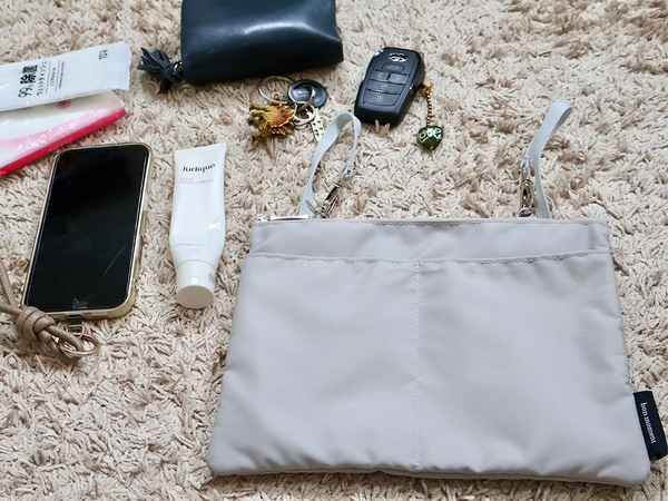 「ここにポケットがあったら...」が叶う。人気の吊り下げタイプのバッグインバッグから、Lサイズ登場。[PR]