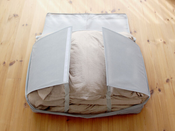 布団の衣替えをラク家事化。冬寝具スッキリ、立て置きできる布団収納ケース[PR]