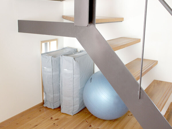 布団の衣替えをラク家事化。冬寝具スッキリ、立て置きできる布団収納ケース[PR]