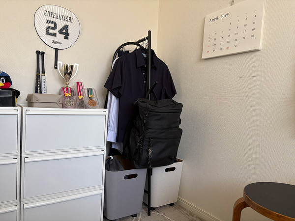 中学生の朝の身支度をスムーズに、洗練＆コンパクトなコートハンガー[PR]