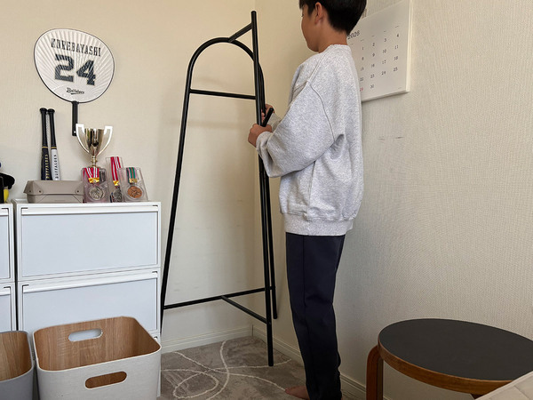 中学生の朝の身支度をスムーズに、洗練＆コンパクトなコートハンガー[PR]