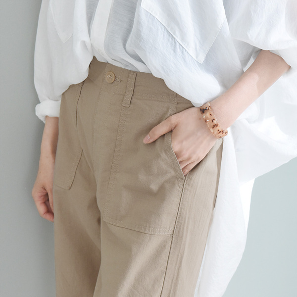 ナチュラル服を着回したい。コットンリネンでさらり快適、スタッフのイチ推し『ベイカーパンツ』[PR]
