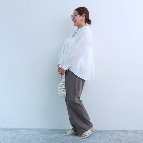 ナチュラル服を着回したい。コットンリネンでさらり快適、スタッフのイチ推し『ベイカーパンツ』[PR]