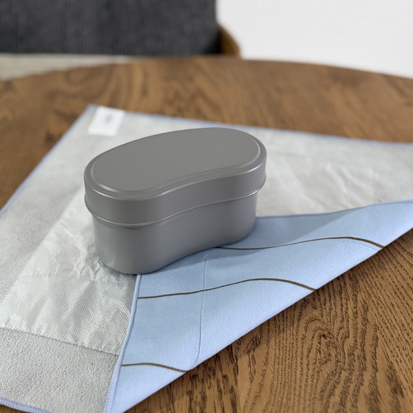 お弁当も水筒もこれひとつ。使い方広がる「ピタッと包める保冷ランチクロス」[PR]