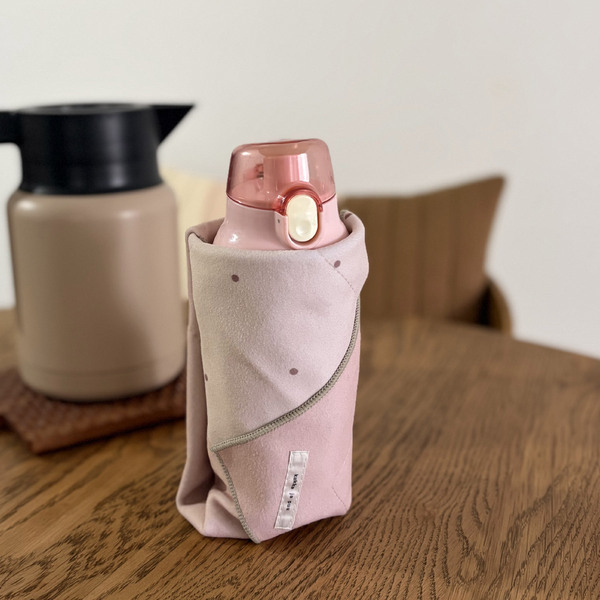 お弁当も水筒もこれひとつ。使い方広がる「ピタッと包める保冷ランチクロス」[PR]
