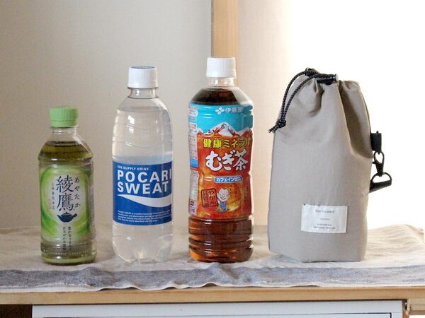 軽い、かさばらない、手持ちOK。暑い日のお出掛けがラクになるペットボトルカバー[PR]