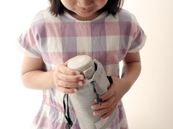 軽い、かさばらない、手持ちOK。暑い日のお出掛けがラクになるペットボトルカバー[PR]