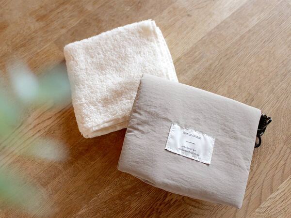 軽い、かさばらない、手持ちOK。暑い日のお出掛けがラクになるペットボトルカバー[PR]
