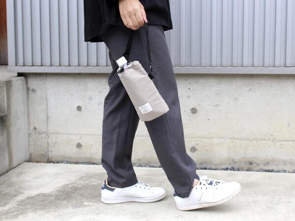 軽い、かさばらない、手持ちOK。暑い日のお出掛けがラクになるペットボトルカバー[PR]