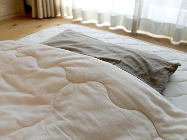 汗かき＆暑がり娘のために。リバーシブルで心地よさ2倍、綿100％のひんやり寝具[PR]