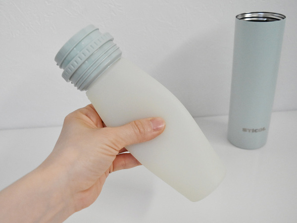 夏の子どものスポーツや応援に。熱中症対策＋水分補給が可能になった飲める「氷のうボトル」[PR]