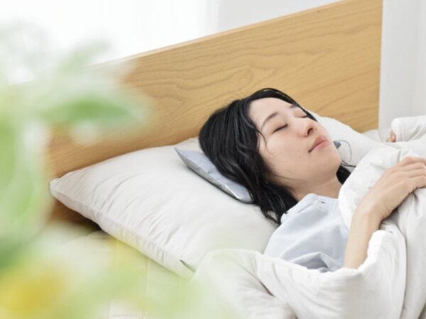 冷やさなくてもヒンヤリ熟睡、夏の寝つき対策『北極まくら』。頭寒足熱をお手軽に！[PR]