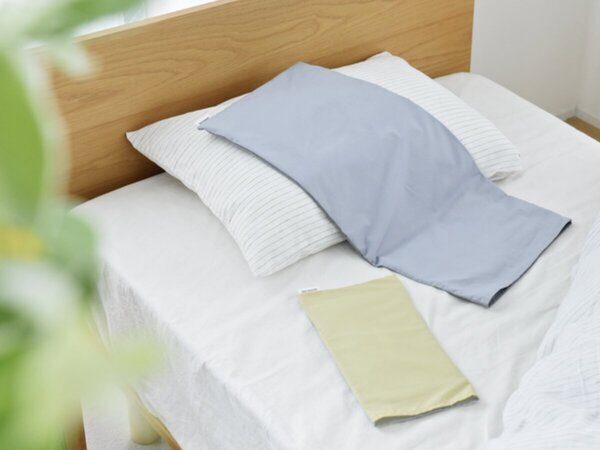 冷やさなくてもヒンヤリ熟睡、夏の寝つき対策『北極まくら』。頭寒足熱をお手軽に！[PR]