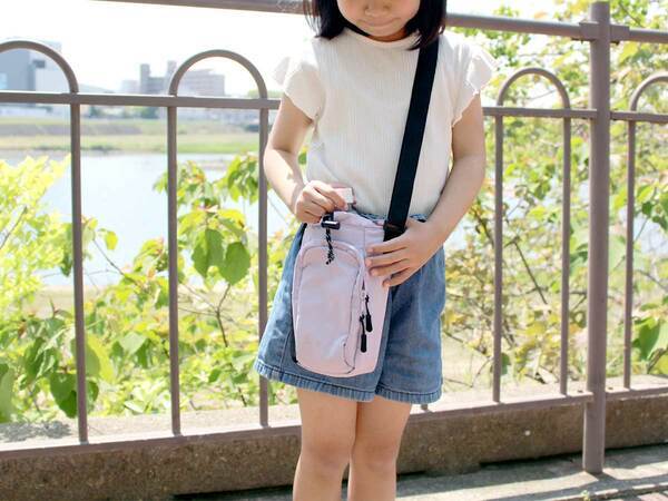 ドリンクと必需品を小さくまとめて。夏のちょっとしたお出掛けに、親子リンク「保冷ショルダー」[PR]