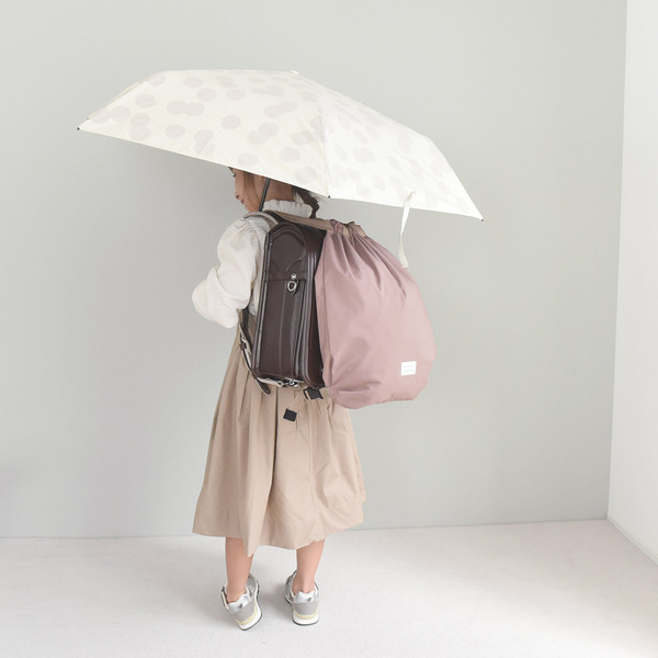 雨の日の登下校キッズを守る！伸びる・撥水・遮る、機能派レイングッズ5選[PR]