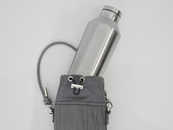 お出かけに合わせて持ち方チェンジ。バッグ感覚で選びたくなる「ペットボトルカバー」[PR]