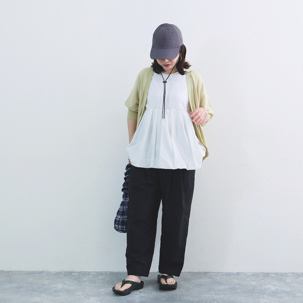 こっそりムレ対策できる、隠れメッシュパンツ。夏の新作をスタッフが着回し！[PR]