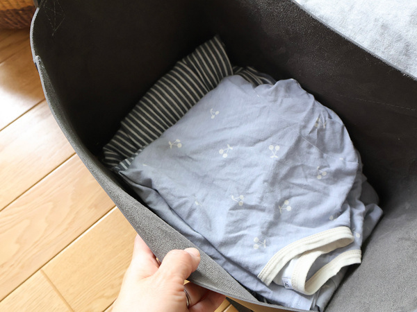 まるで本革。ざっくり収納で部屋が整う「フェイクレザーの収納トート」[PR]
