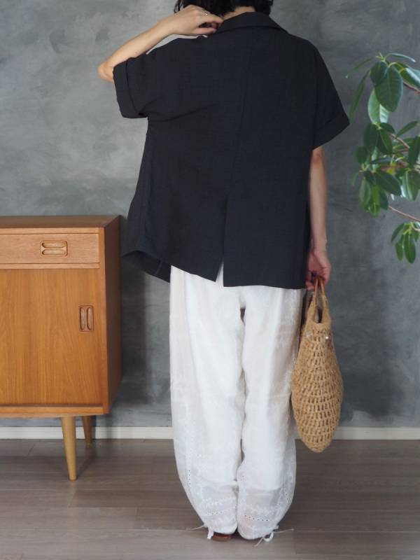 Tシャツ派のわたしが見つけた！夏でも"きちんと見え"する、半袖ジャケット[PR]