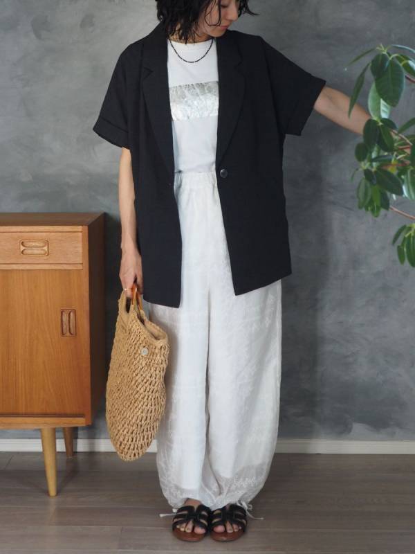 Tシャツ派のわたしが見つけた！夏でも"きちんと見え"する、半袖ジャケット[PR]