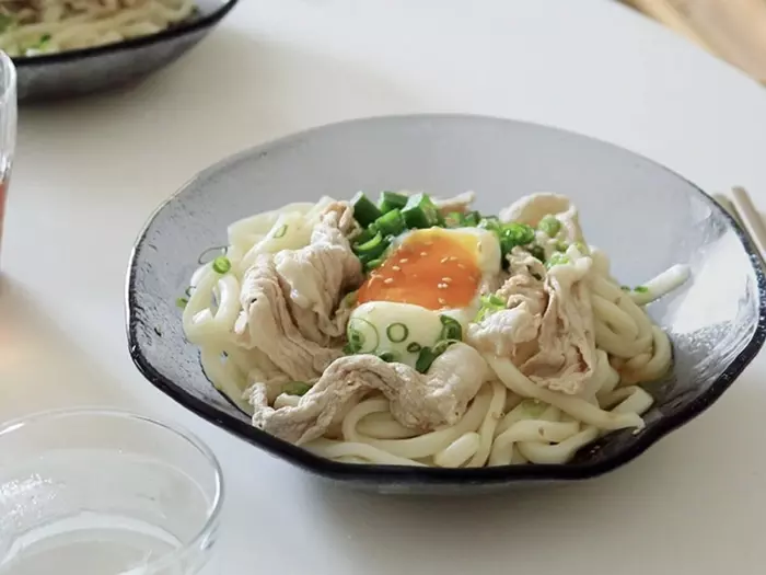 見た目も涼しげ！ひんやり麺にぴったりな「ガラスの深ボウル」インスタグラマーさんはこんなメニューで愛用中