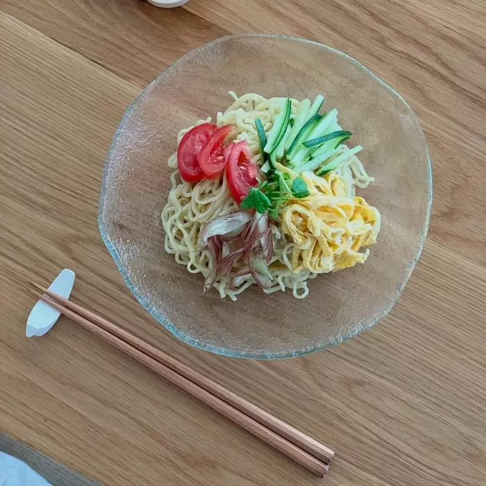 見た目も涼しげ！ひんやり麺にぴったりな「ガラスの深ボウル」インスタグラマーさんはこんなメニューで愛用中