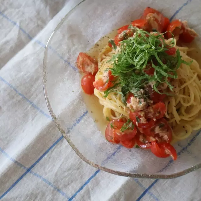 見た目も涼しげ！ひんやり麺にぴったりな「ガラスの深ボウル」インスタグラマーさんはこんなメニューで愛用中
