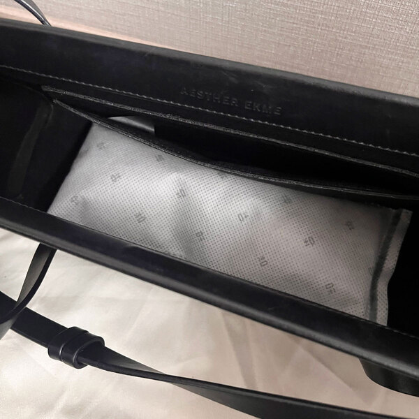 【スタッフが実践！】置くだけで湿気コントロールする『調湿炭』を靴とバッグで使ってみました[PR]