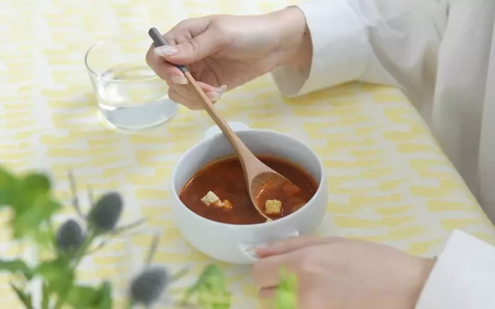 1本添えるだけで「あたたかな食卓」。マネしたい、インスタグラマーさんの“木のカトラリーのある暮らし”