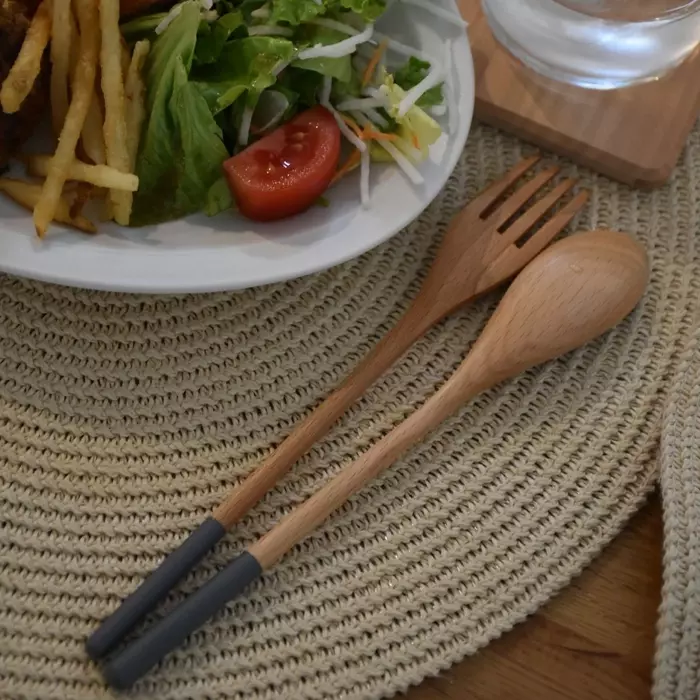 1本添えるだけで「あたたかな食卓」。マネしたい、インスタグラマーさんの“木のカトラリーのある暮らし”