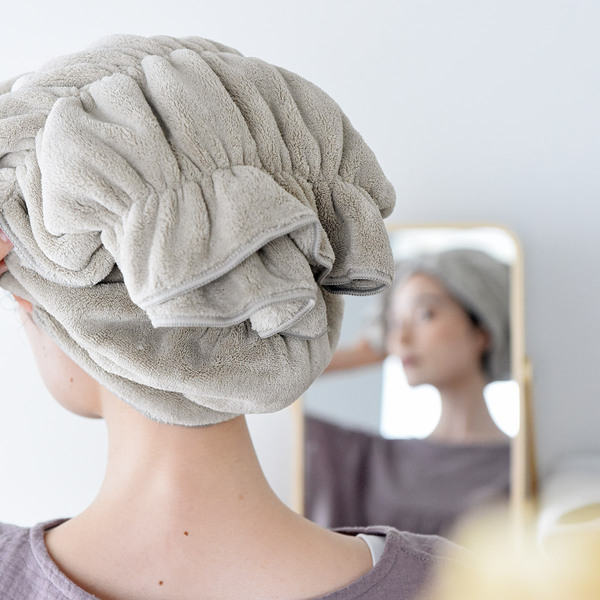汗だくドライヤー時間を短縮！ビヨーンと伸びてピタッとくっつく超吸水ヘアタオル[PR]