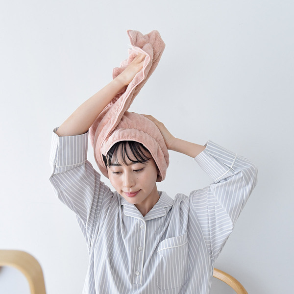 汗だくドライヤー時間を短縮！ビヨーンと伸びてピタッとくっつく超吸水ヘアタオル[PR]