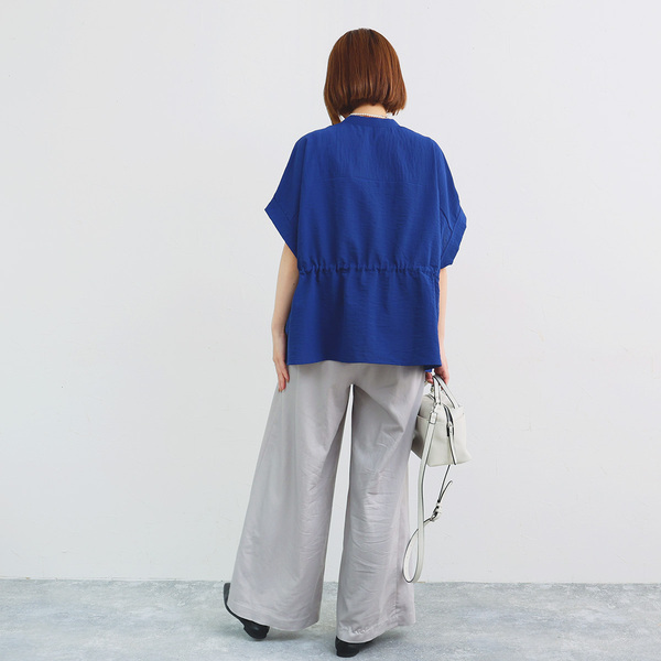 暑い日の“きちんと感”どう作る？きゅっと絞って着回し上手なブラウスのスタッフレビュー[PR]