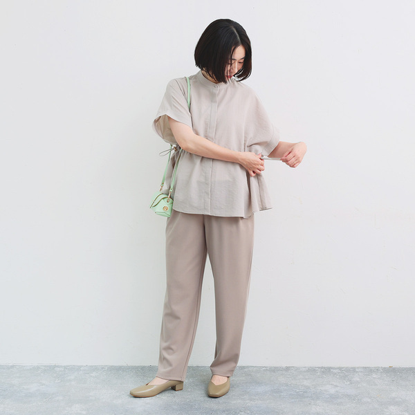 暑い日の“きちんと感”どう作る？きゅっと絞って着回し上手なブラウスのスタッフレビュー[PR]