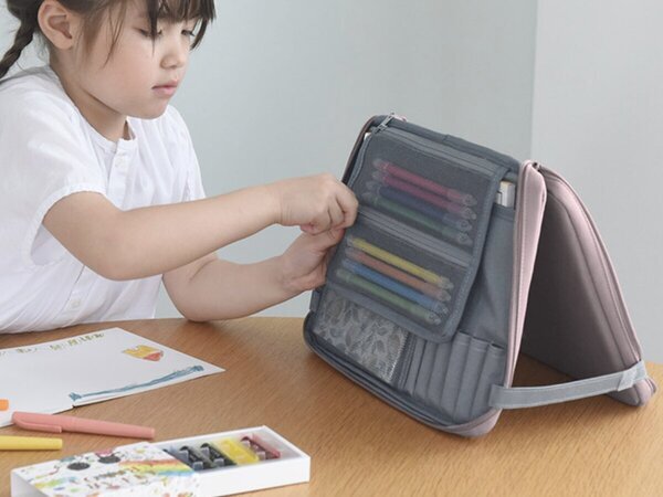 夏休みの帰省や旅行に！子どもを退屈させない秘密道具「お絵描きバッグ」【インスタグラマーさんのもの選び】[PR]