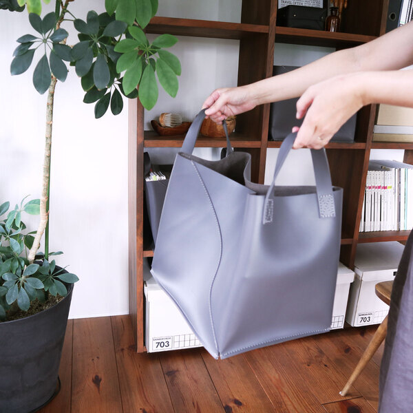 本革見え「フェイクレザー収納」を使った、夏の本棚整理[PR]
