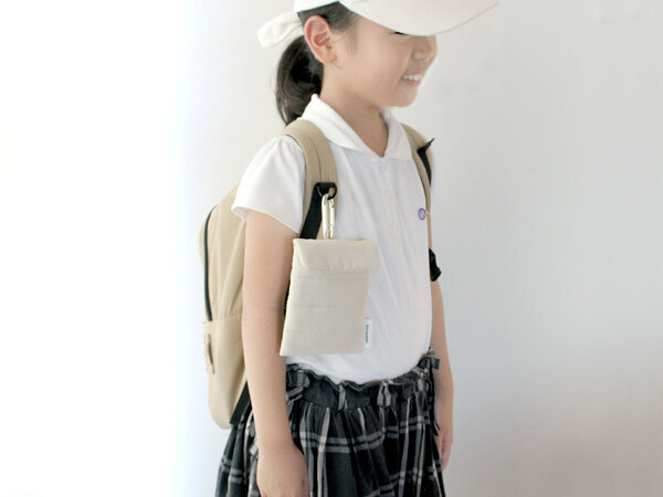 出先でのちょっとしたゴミを0秒回収！ポーチみたいな「わたし専用携帯ゴミ箱」[PR]
