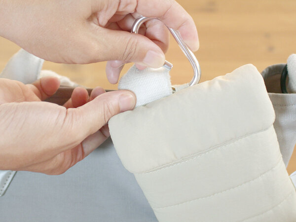 出先でのちょっとしたゴミを0秒回収！ポーチみたいな「わたし専用携帯ゴミ箱」[PR]