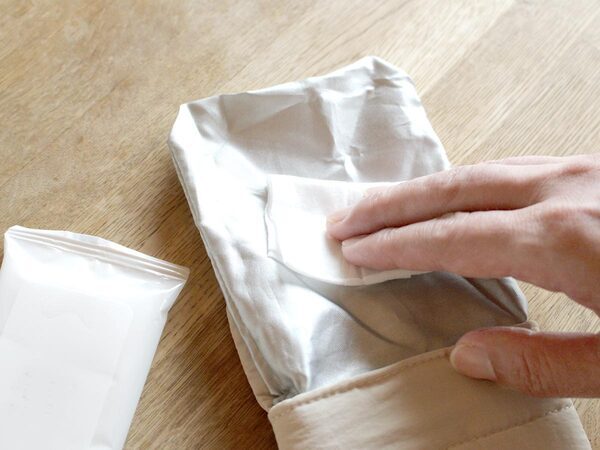 出先でのちょっとしたゴミを0秒回収！ポーチみたいな「わたし専用携帯ゴミ箱」[PR]