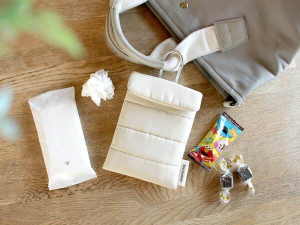 出先でのちょっとしたゴミを0秒回収！ポーチみたいな「わたし専用携帯ゴミ箱」[PR]