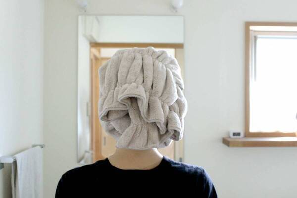 夏の髪ダメージを挽回。「ほどけにくいヘアドライタオル」で今すぐはじめる美髪ケア[PR]