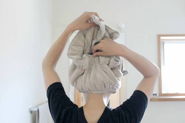 夏の髪ダメージを挽回。「ほどけにくいヘアドライタオル」で今すぐはじめる美髪ケア[PR]