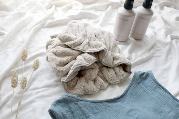 夏の髪ダメージを挽回。「ほどけにくいヘアドライタオル」で今すぐはじめる美髪ケア[PR]