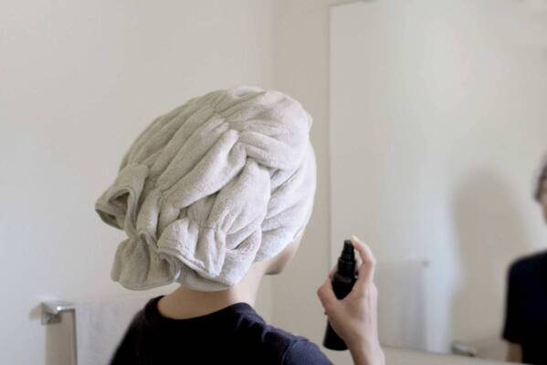 夏の髪ダメージを挽回。「ほどけにくいヘアドライタオル」で今すぐはじめる美髪ケア[PR]