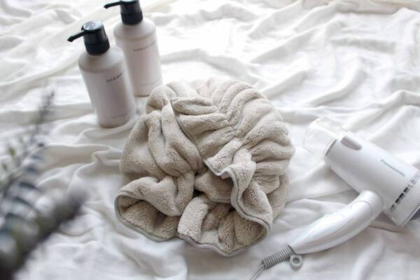 夏の髪ダメージを挽回。「ほどけにくいヘアドライタオル」で今すぐはじめる美髪ケア[PR]