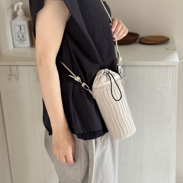 通勤にも堂々と持てる！水分補給の必需品、大人のきれいめペットボトルカバー【インスタグラマーさんのもの選び】[PR]