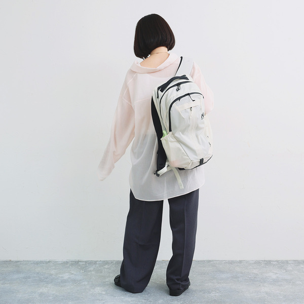 すっきり美ワイドで叶える、きちんと見え。スタッフいち推し、お仕事パンツを着回し[PR]